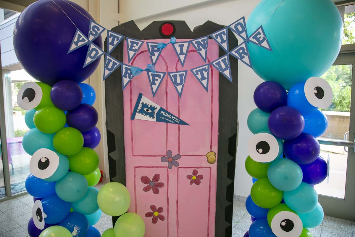 Students attend Transfer Dinner celebration with mascot Ryker.