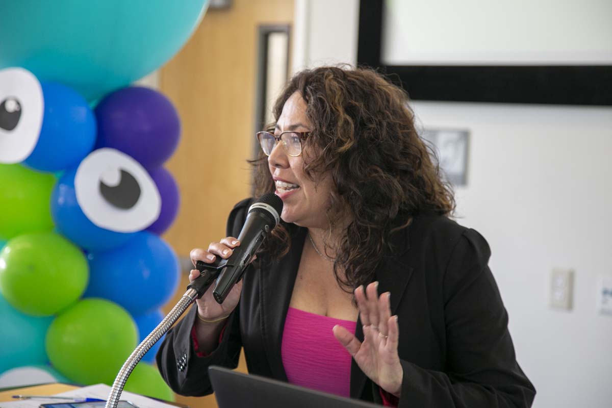 Students attend Transfer Dinner celebration with mascot Ryker.