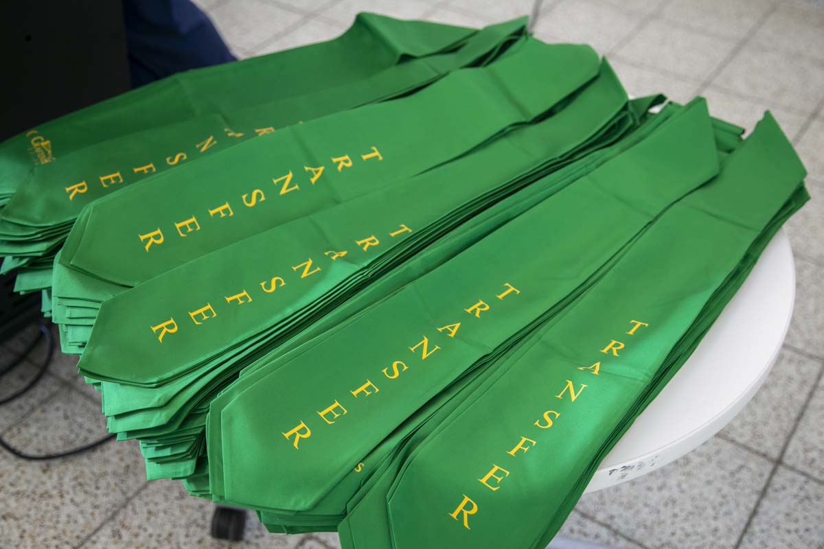 Students attend Transfer Dinner celebration with mascot Ryker.