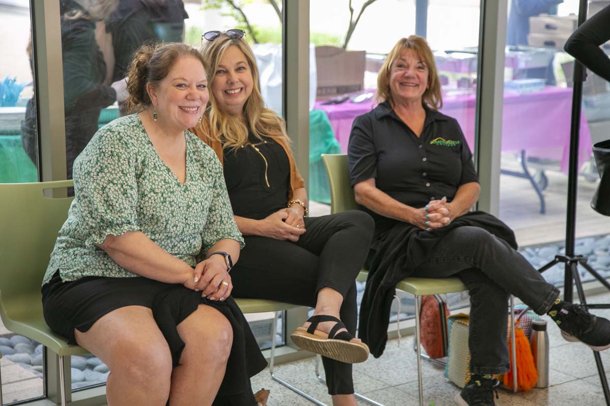 Students attend Transfer Dinner celebration with mascot Ryker.