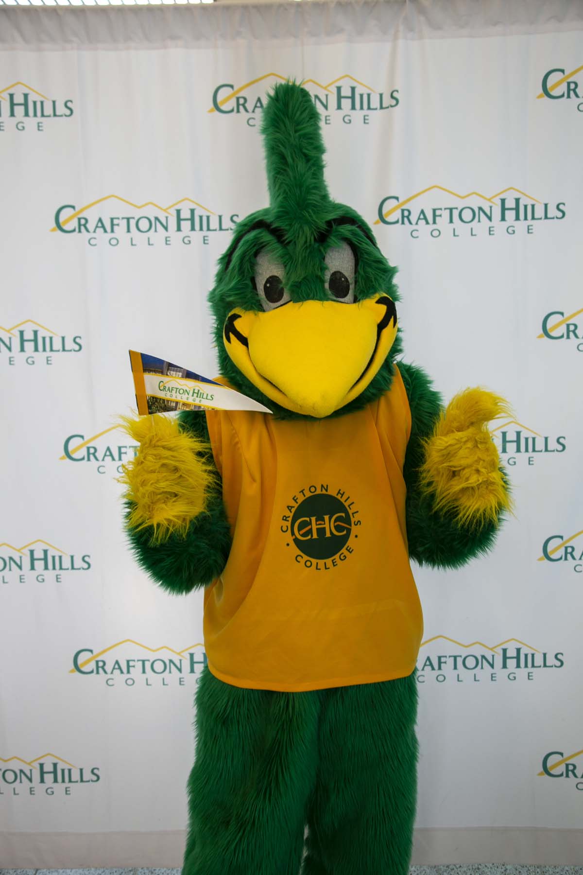 Students attend Transfer Dinner celebration with mascot Ryker.