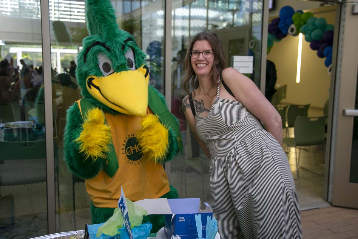 Students attend Transfer Dinner celebration with mascot Ryker.