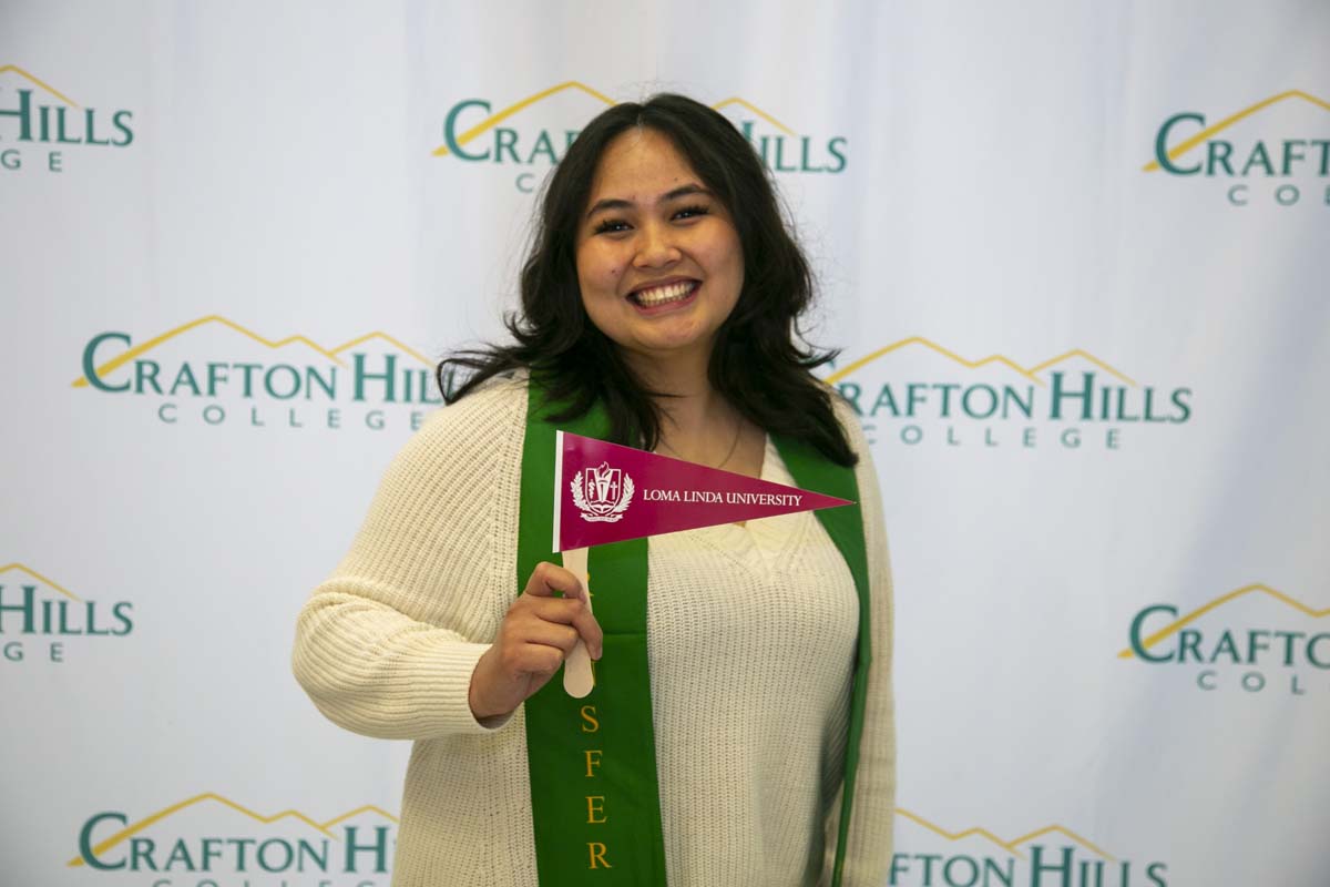 Students attend Transfer Dinner celebration with mascot Ryker.