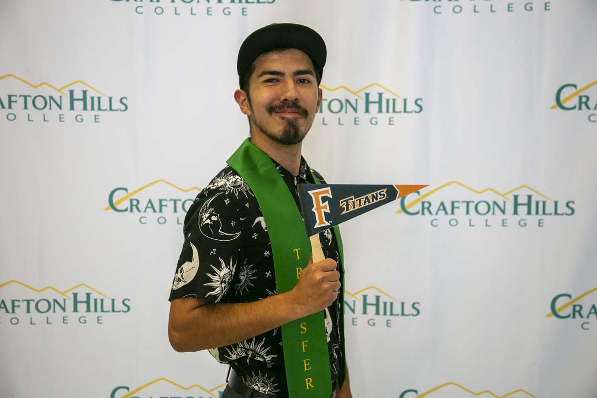 Students attend Transfer Dinner celebration with mascot Ryker.