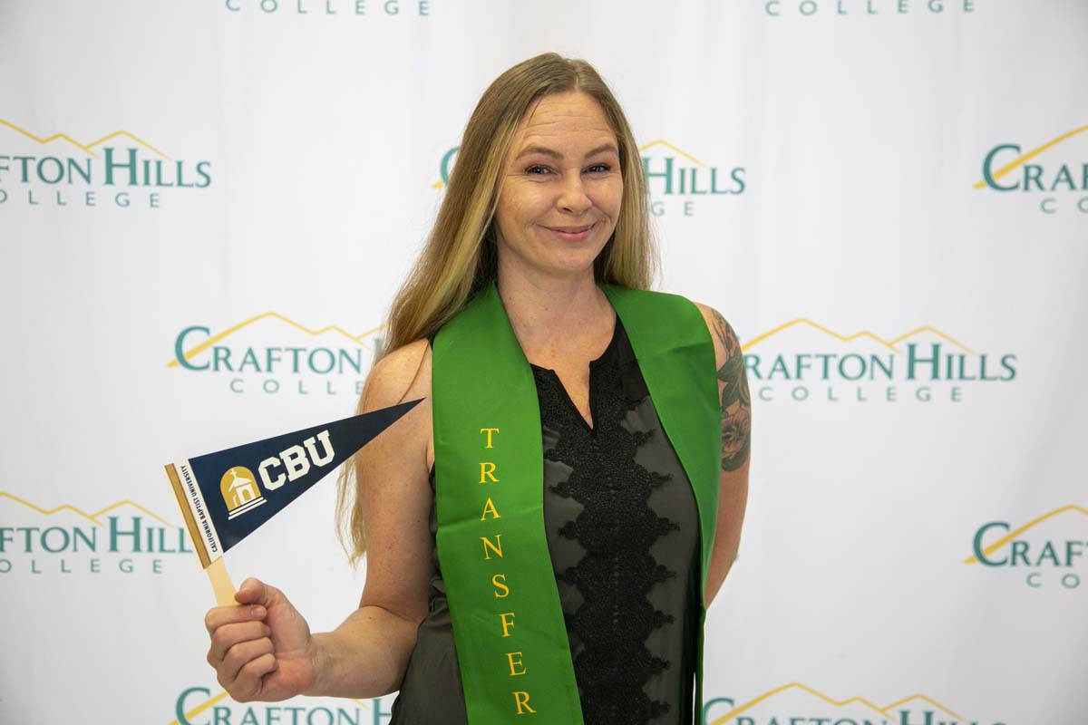 Students attend Transfer Dinner celebration with mascot Ryker.