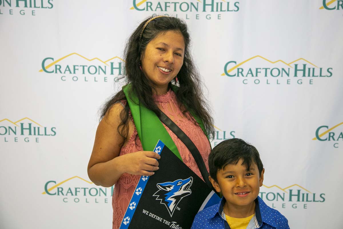 Students attend Transfer Dinner celebration with mascot Ryker.