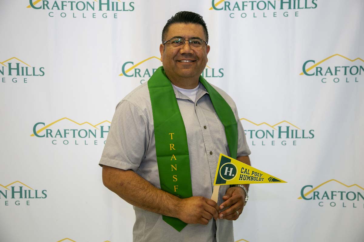 Students attend Transfer Dinner celebration with mascot Ryker.