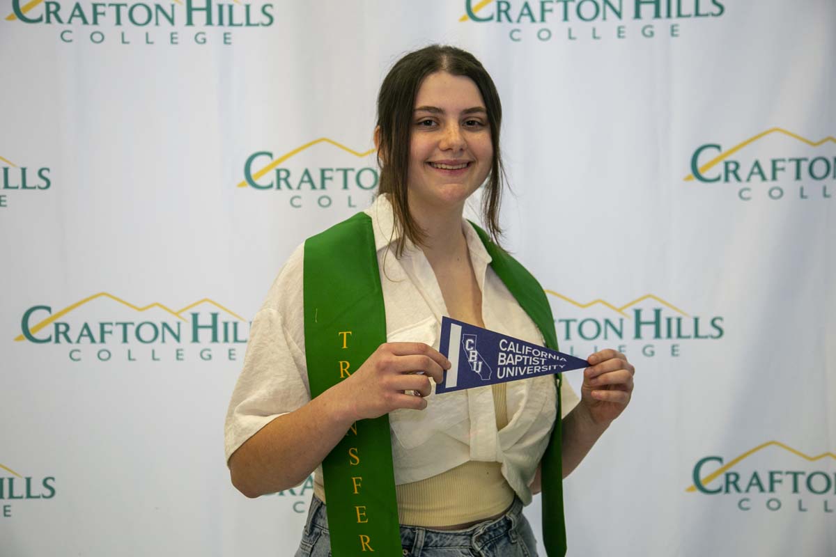 Students attend Transfer Dinner celebration with mascot Ryker.