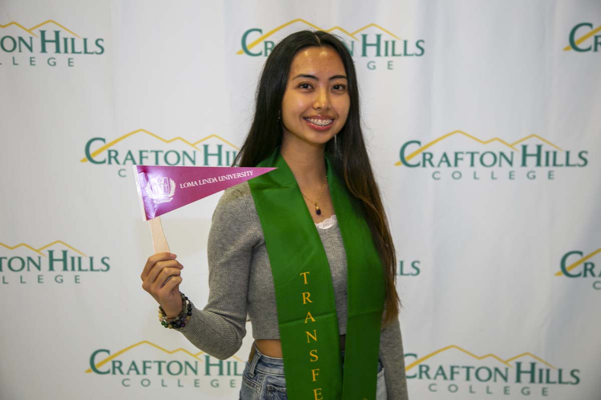 Students attend Transfer Dinner celebration with mascot Ryker.