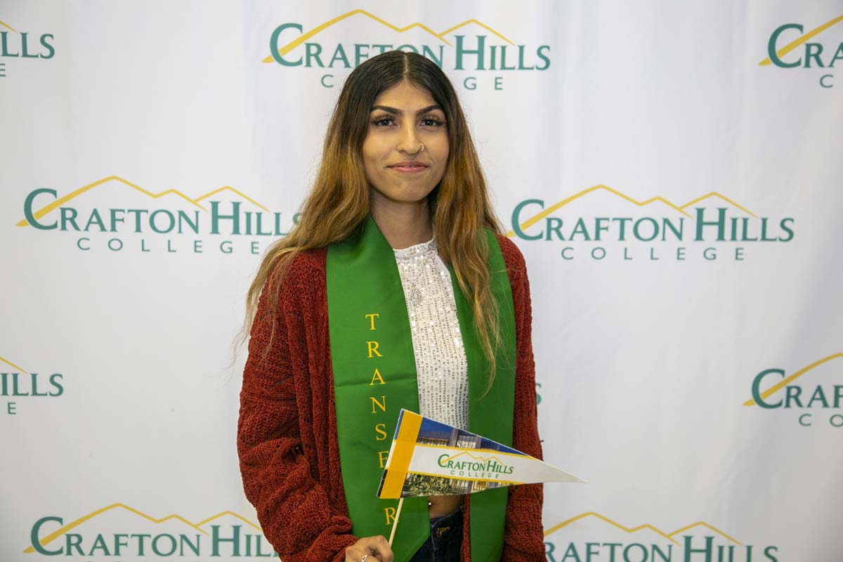 Students attend Transfer Dinner celebration with mascot Ryker.