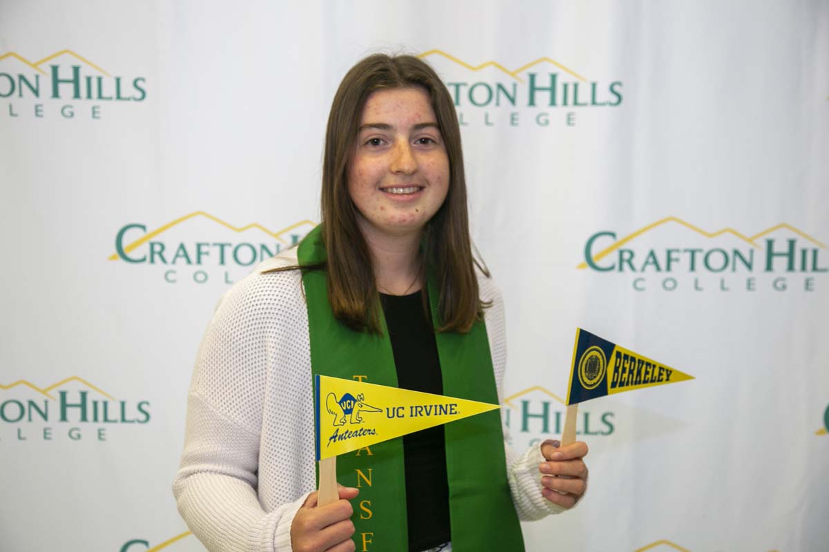 Students attend Transfer Dinner celebration with mascot Ryker.