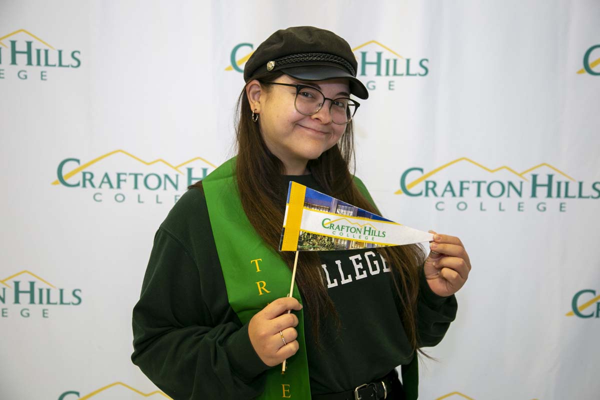 Students attend Transfer Dinner celebration with mascot Ryker.