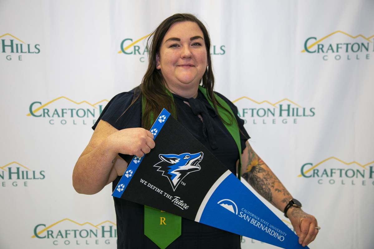 Students attend Transfer Dinner celebration with mascot Ryker.