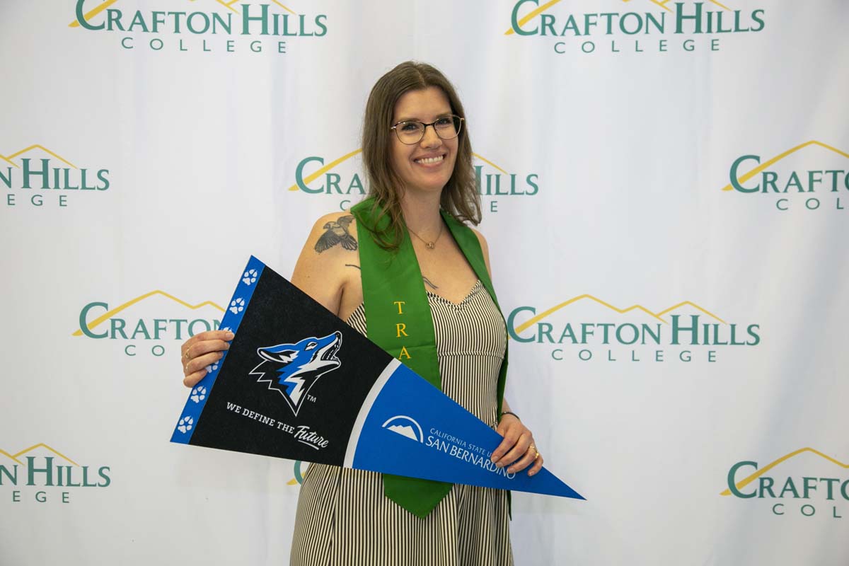 Students attend Transfer Dinner celebration with mascot Ryker.