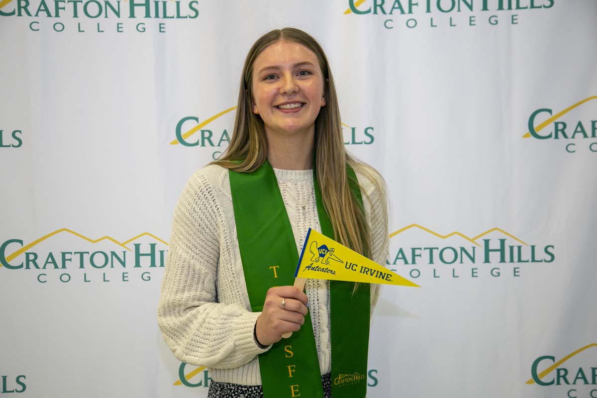 Students attend Transfer Dinner celebration with mascot Ryker.