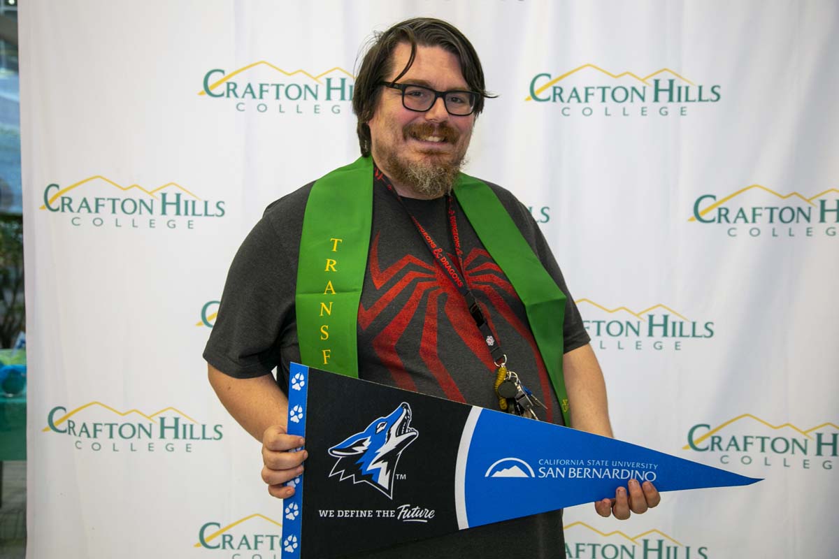 Students attend Transfer Dinner celebration with mascot Ryker.