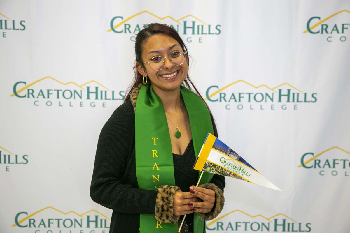 Students attend Transfer Dinner celebration with mascot Ryker.