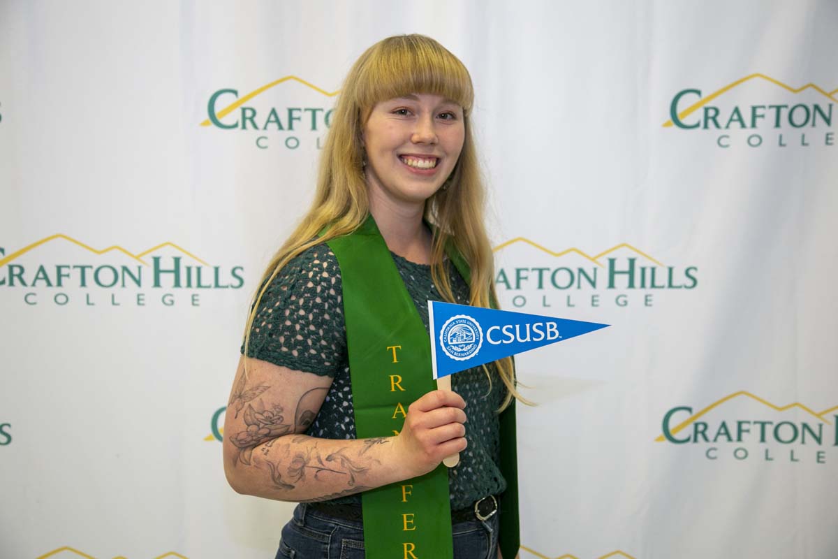 Students attend Transfer Dinner celebration with mascot Ryker.
