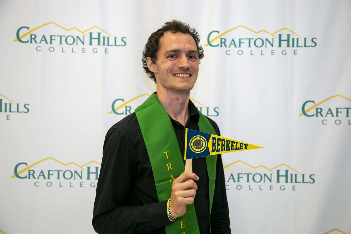 Students attend Transfer Dinner celebration with mascot Ryker.