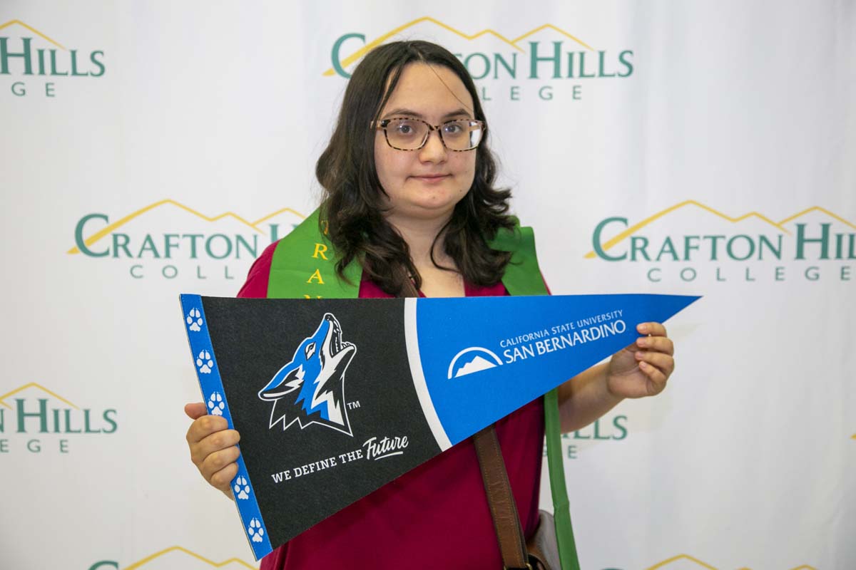 Students attend Transfer Dinner celebration with mascot Ryker.