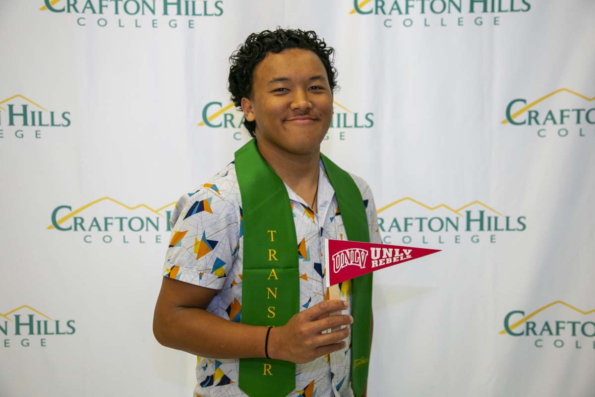 Students attend Transfer Dinner celebration with mascot Ryker.