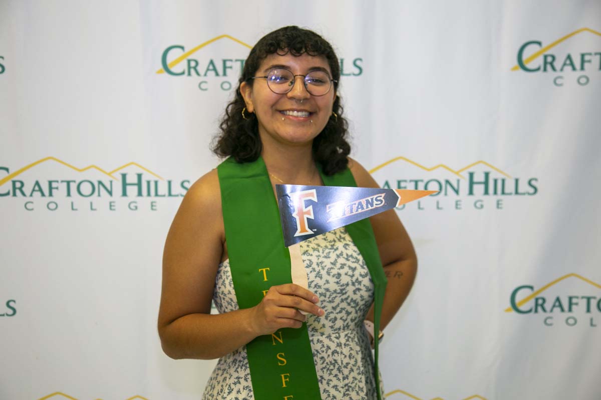 Students attend Transfer Dinner celebration with mascot Ryker.