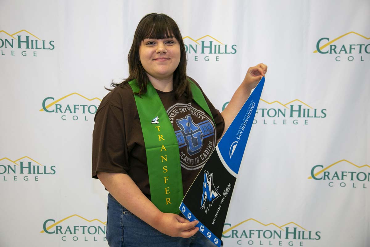 Students attend Transfer Dinner celebration with mascot Ryker.