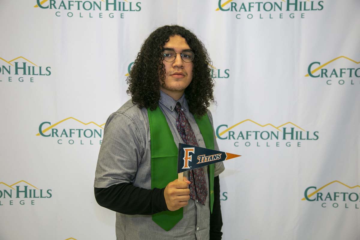 Students attend Transfer Dinner celebration with mascot Ryker.