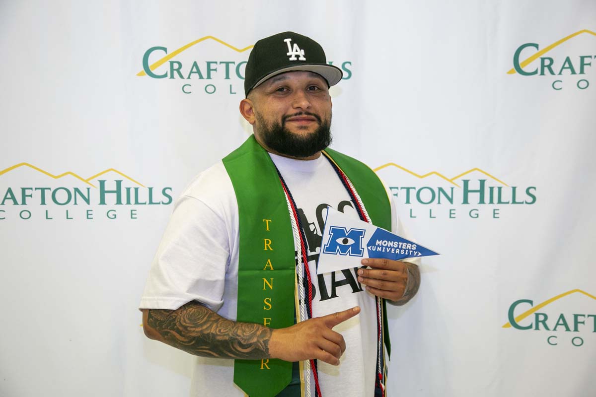 Students attend Transfer Dinner celebration with mascot Ryker.