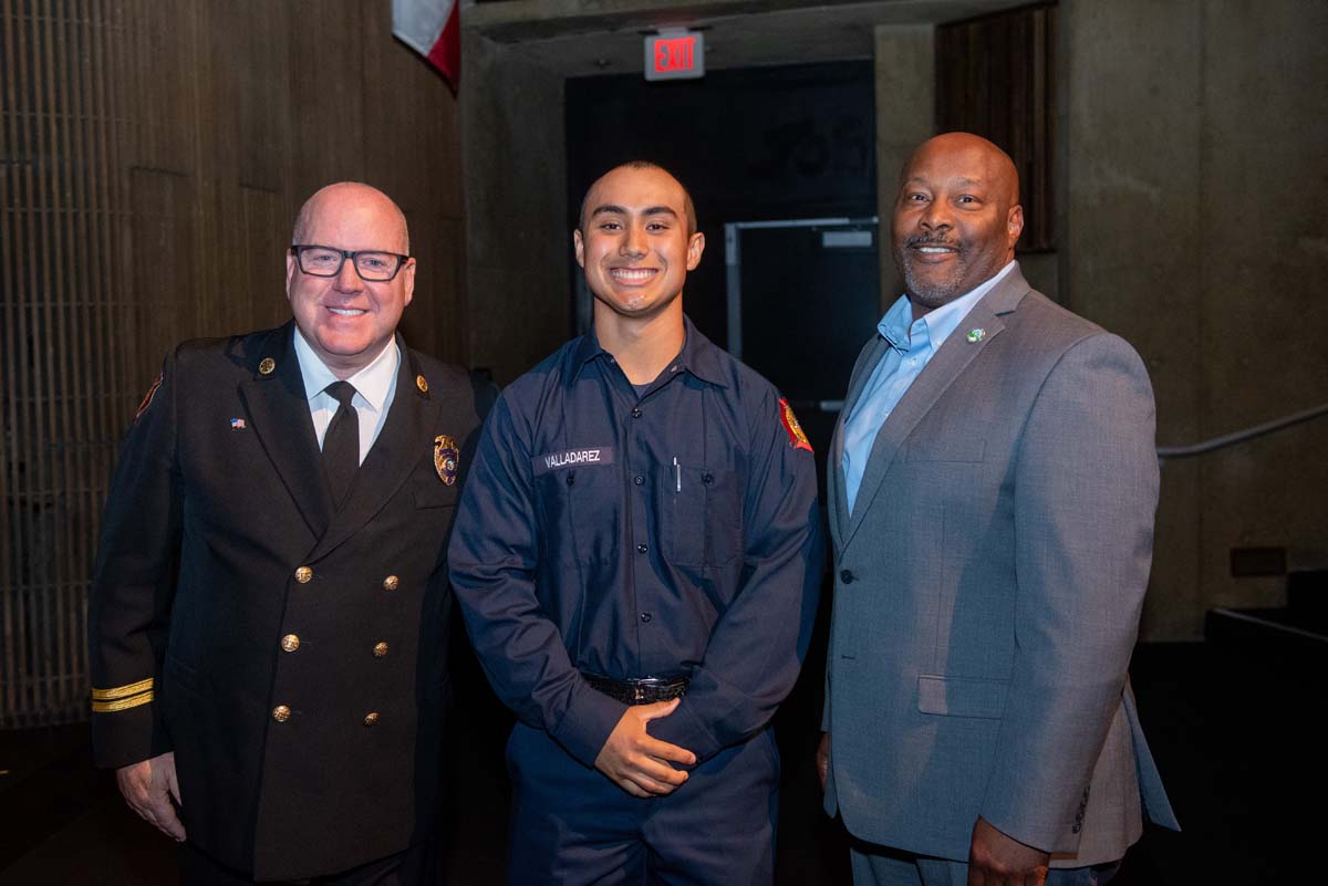 This is a sample image caption.