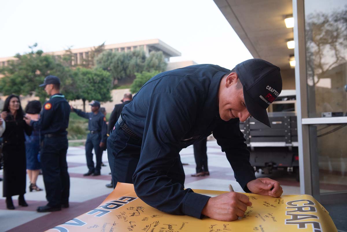 This is a sample image caption.