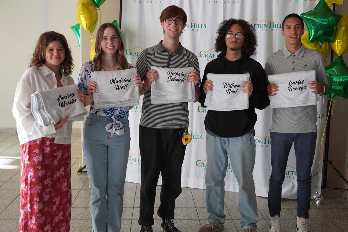 People enjoying the Athletics Banquet