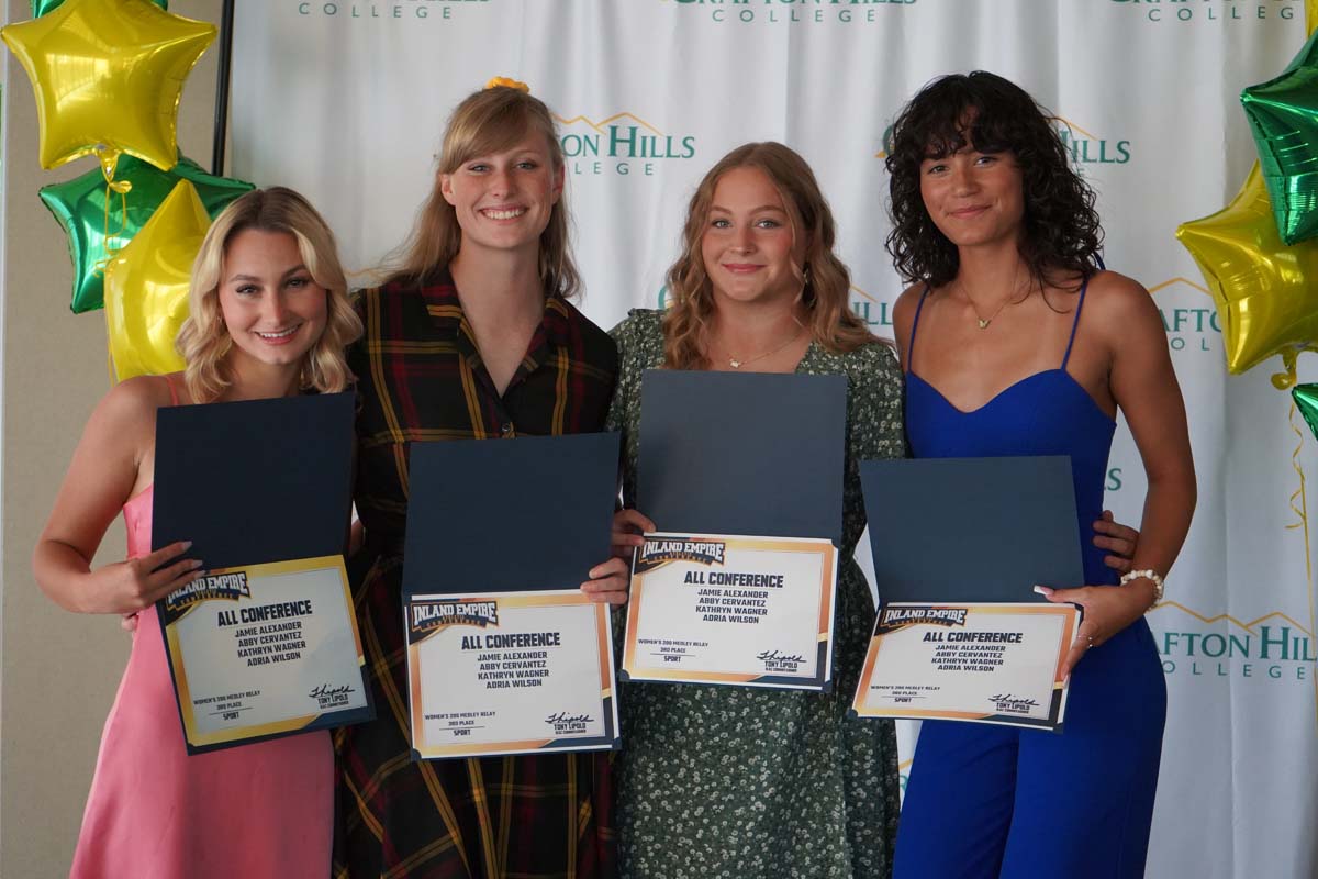 People enjoying the Athletics Banquet