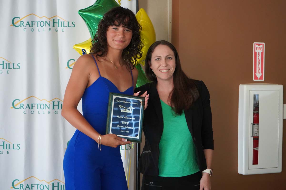 People enjoying the Athletics Banquet