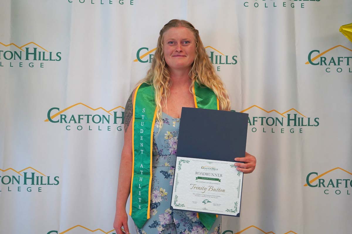 People enjoying the Athletics Banquet