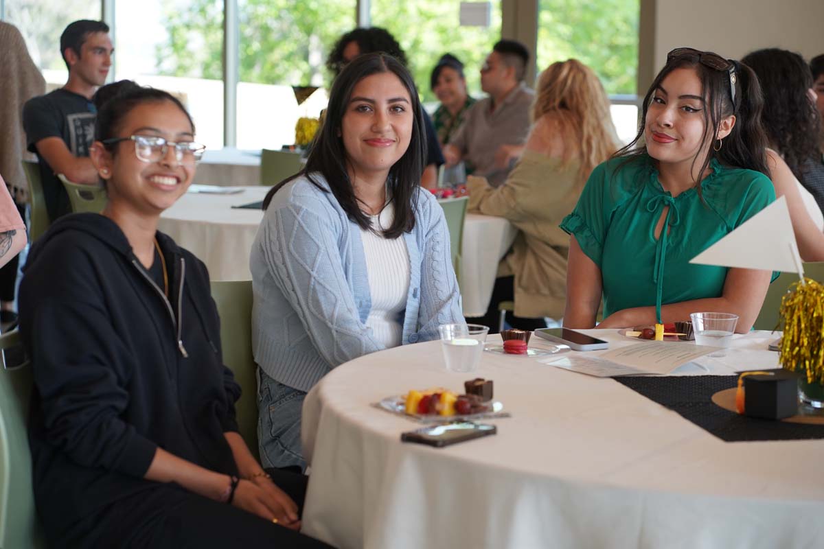 People enjoying the Honors Banquet