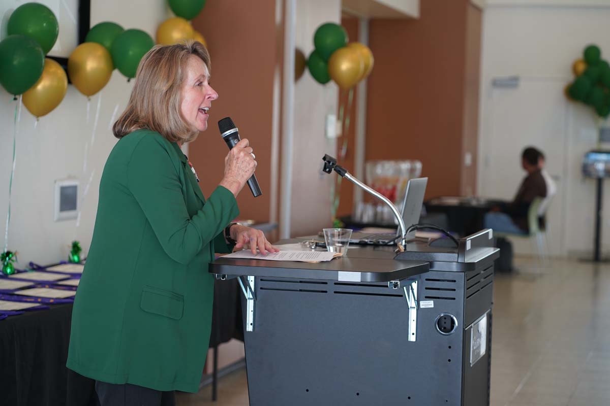 People enjoying the Honors Banquet