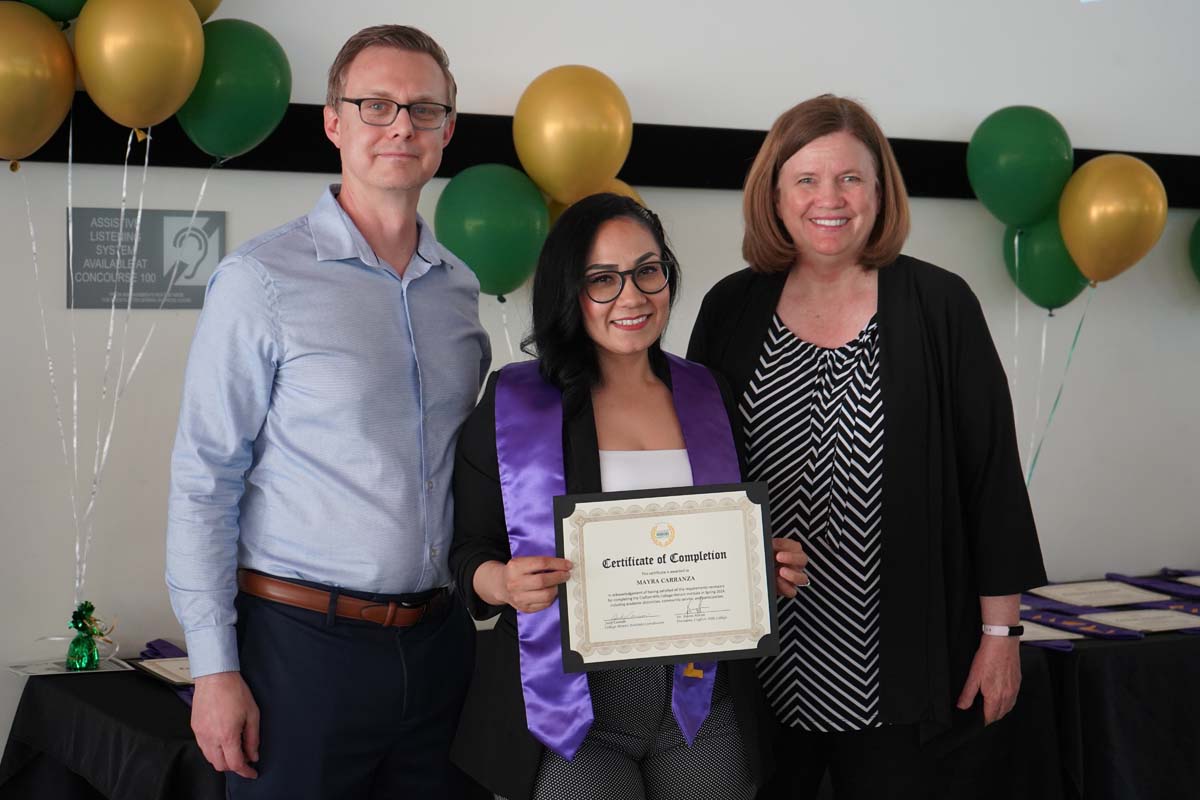 People enjoying the Honors Banquet