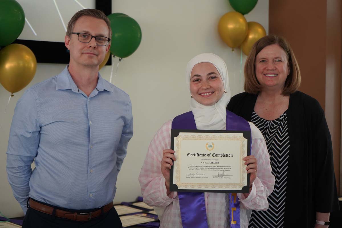 People enjoying the Honors Banquet