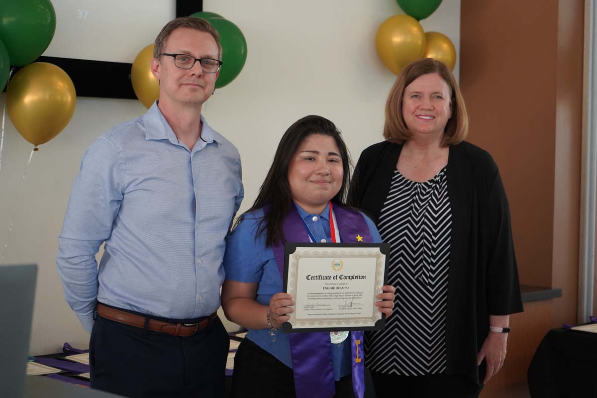 People enjoying the Honors Banquet