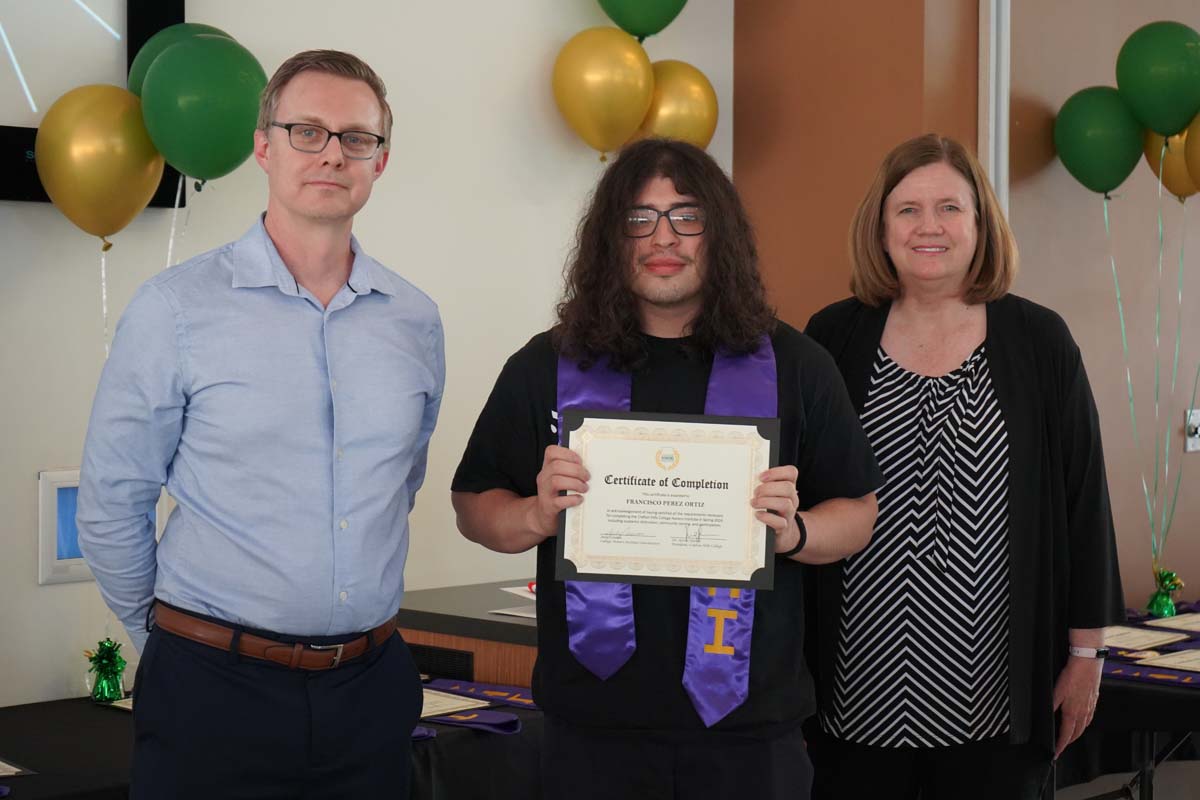 People enjoying the Honors Banquet