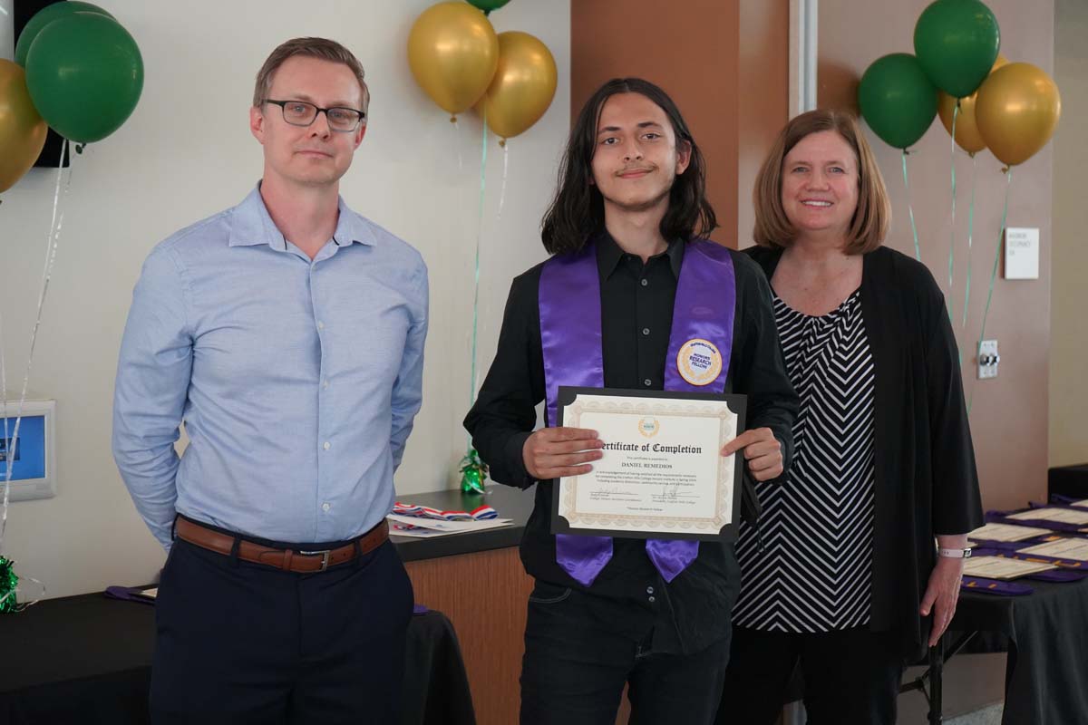 People enjoying the Honors Banquet
