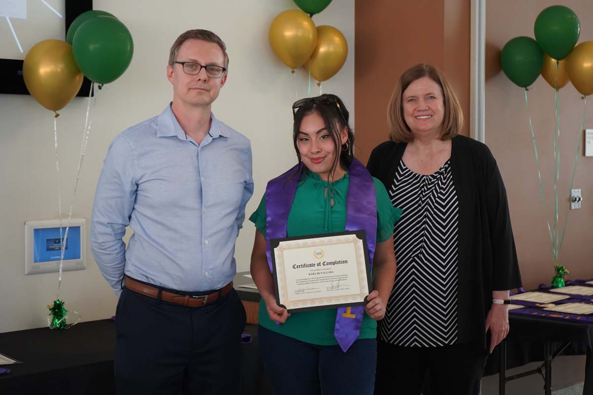People enjoying the Honors Banquet