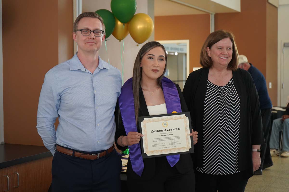 People enjoying the Honors Banquet