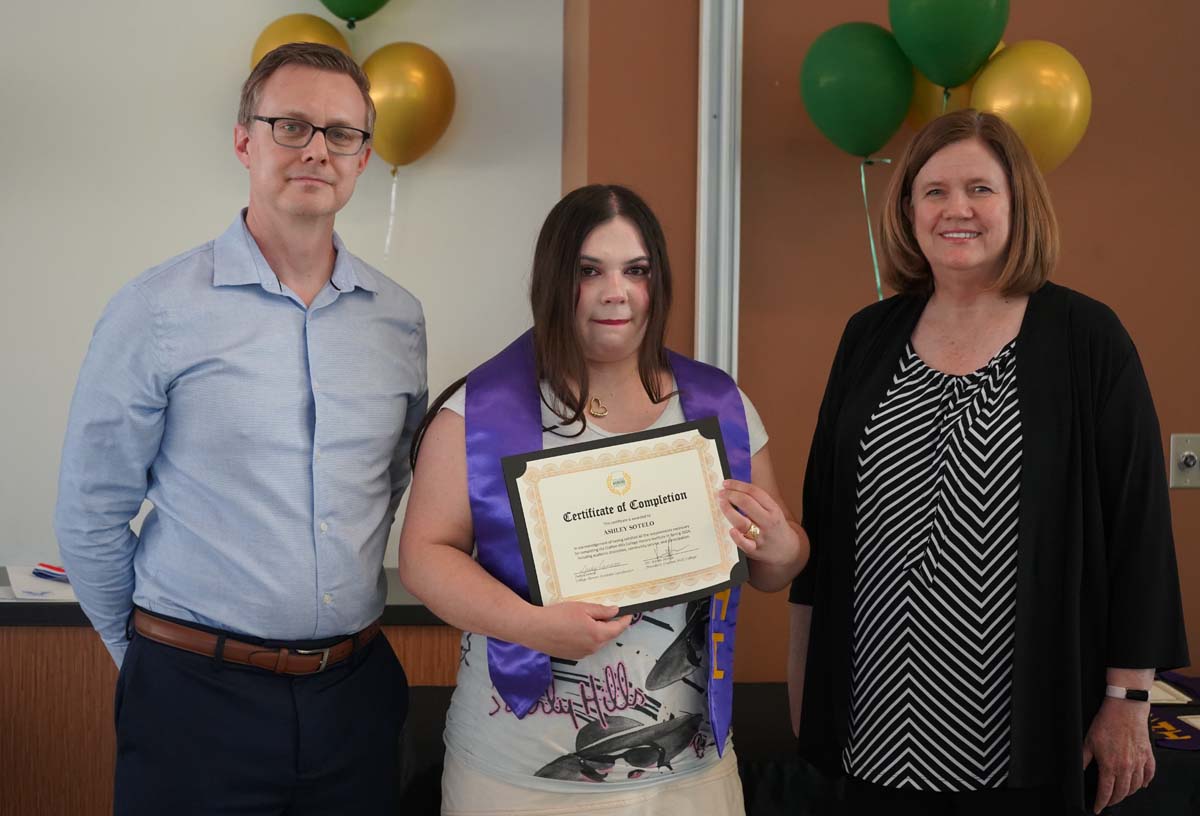 People enjoying the Honors Banquet