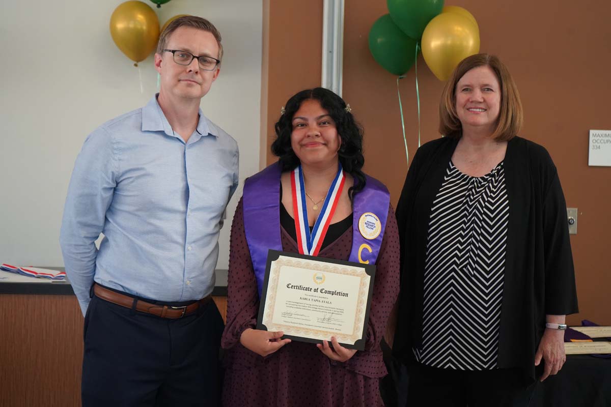 People enjoying the Honors Banquet