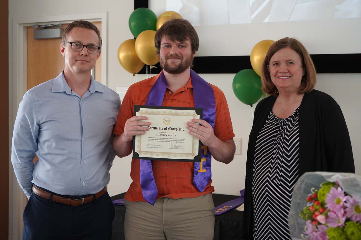 People enjoying the Honors Banquet
