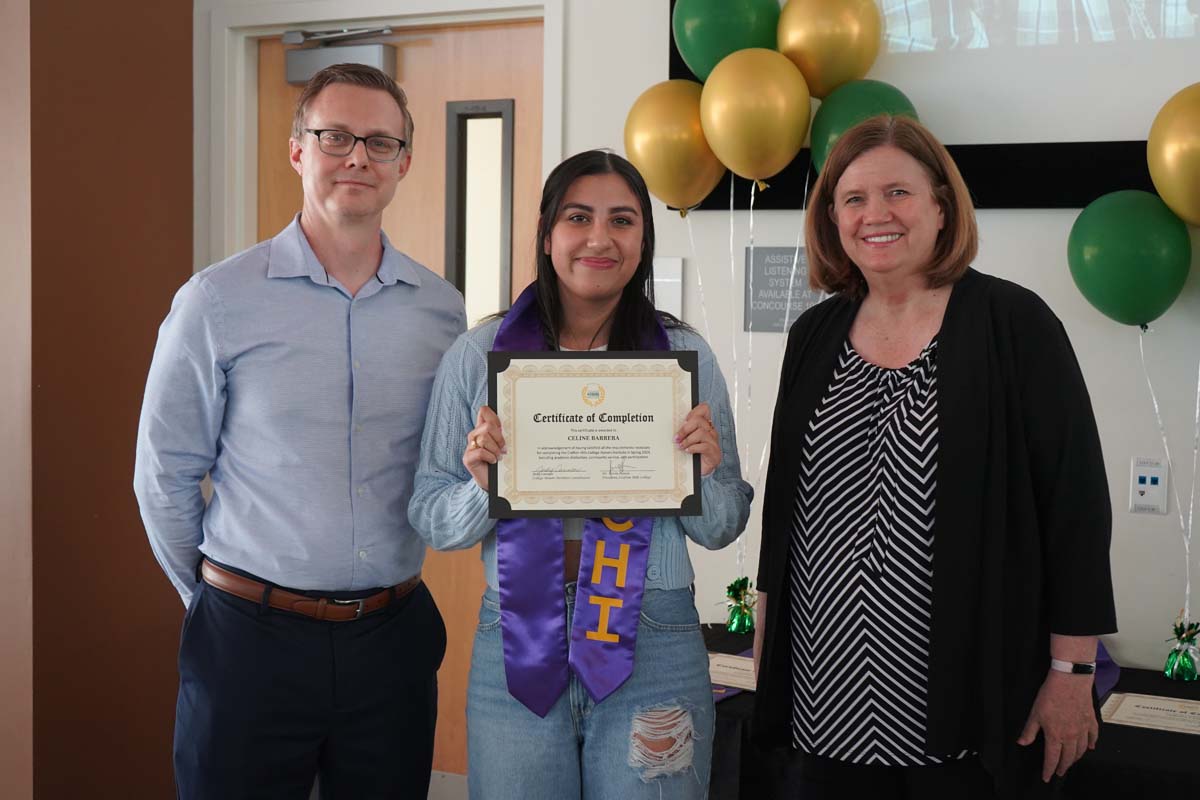 People enjoying the Honors Banquet