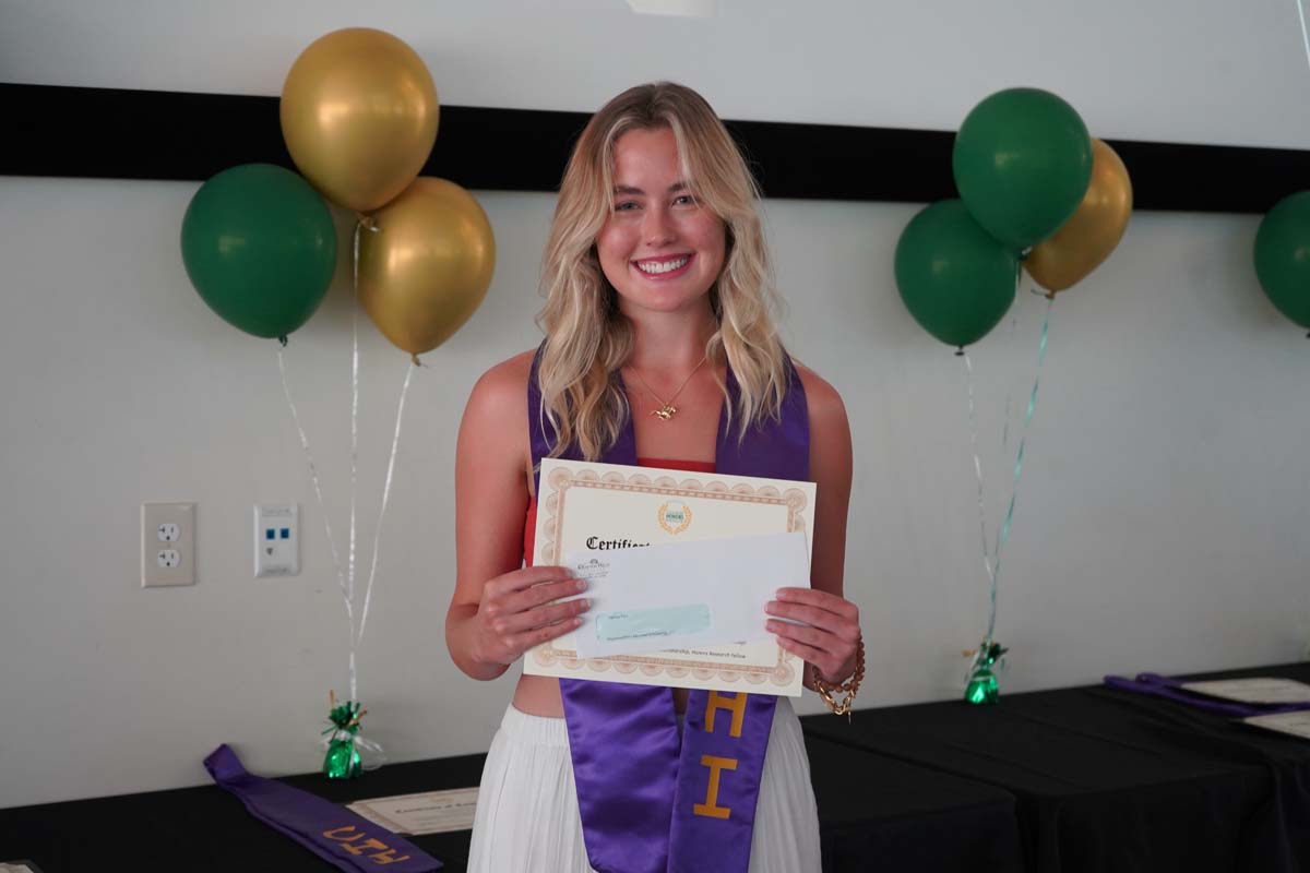 People enjoying the Honors Banquet