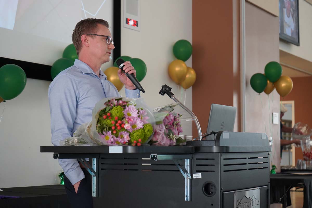 People enjoying the Honors Banquet